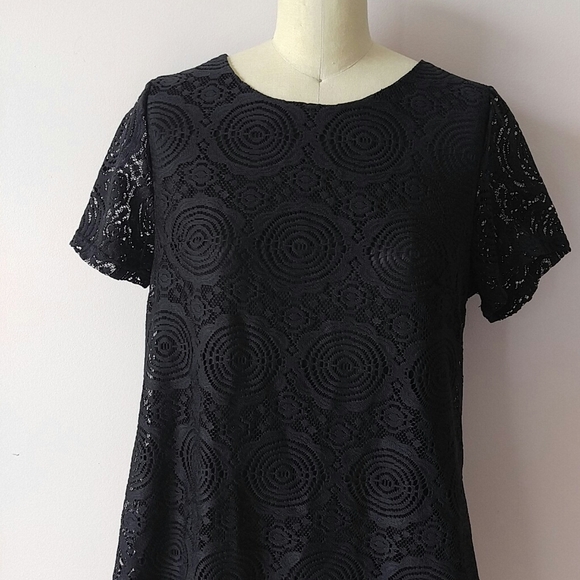LACE Shift Dress - Picture 2 of 5